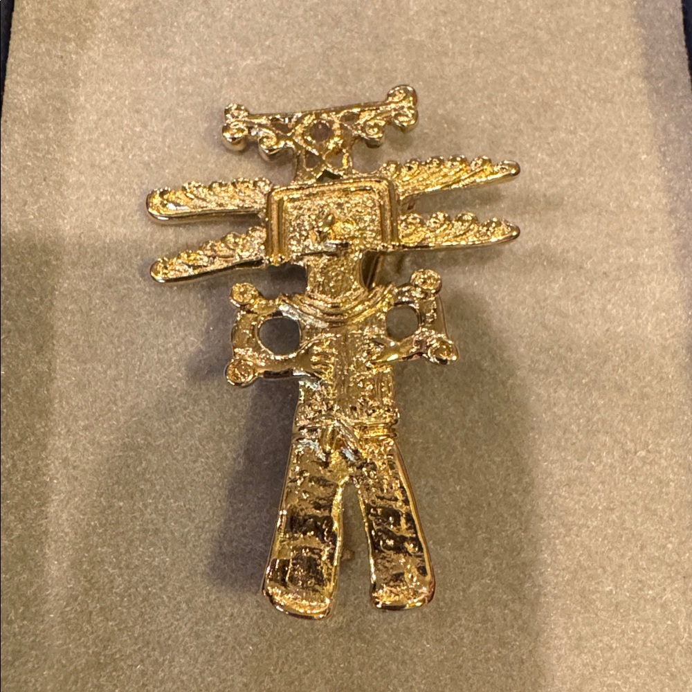 Replica Brooch of Anthropomorphic Crocodile-God Pendant in South Florida Museum